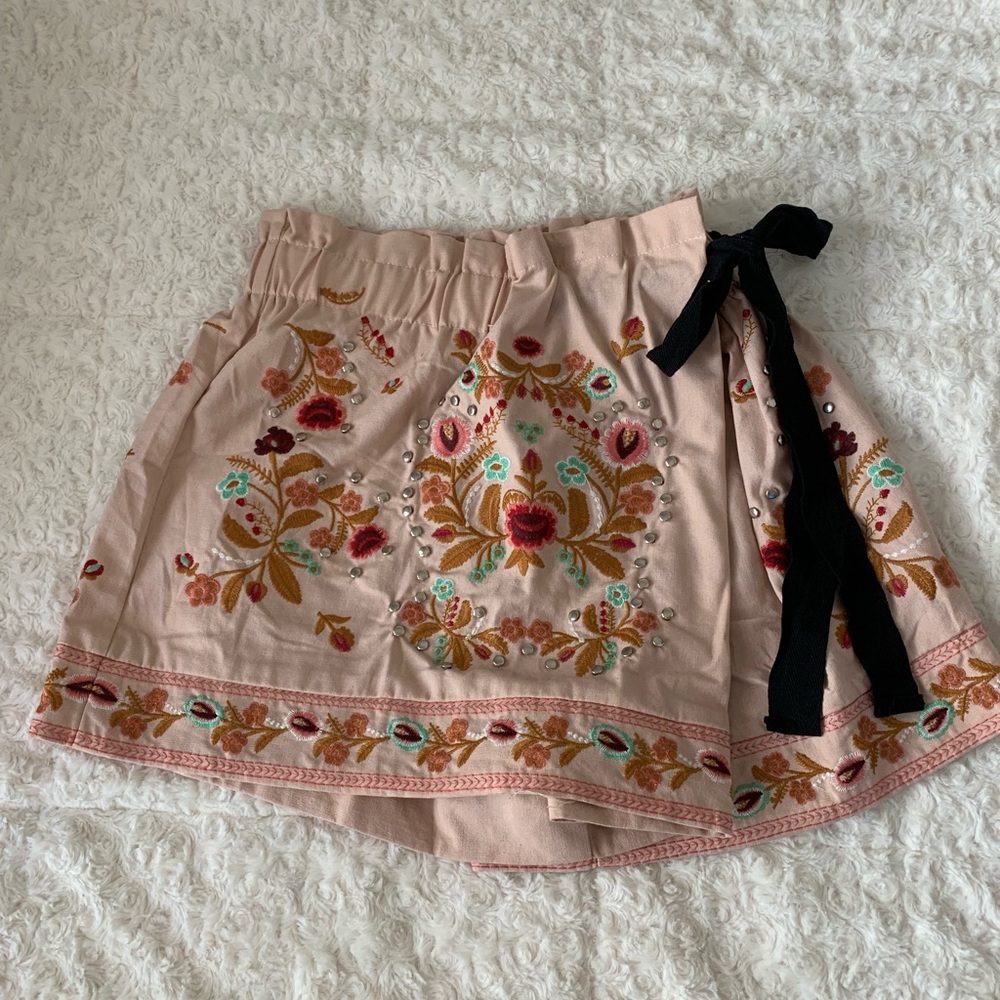 Skort (skirt with shorts)